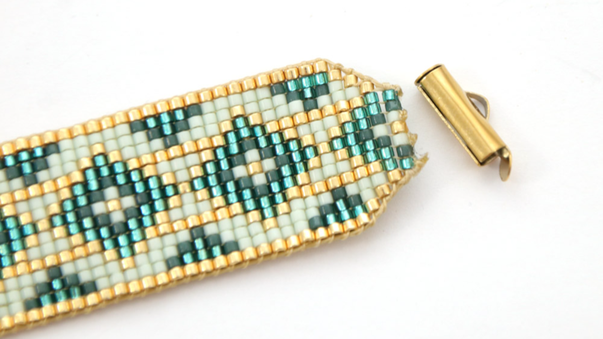 Bracelet au métier à tisser motif losange perles Miyuki delica : Etape 2 Bracelet au métier à tisser motif losange perles Miyuki delica : Etape 2