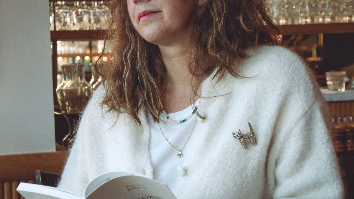 Schéma Collier doré tube en pierre de lune et perles d'eau douce