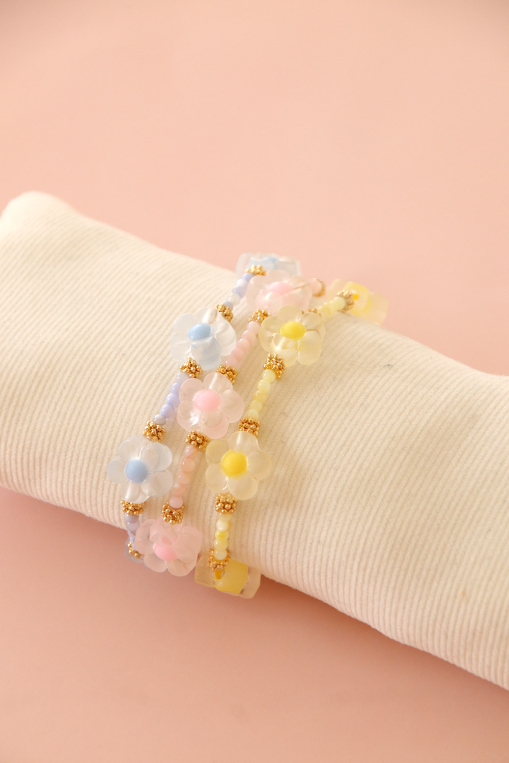 DIY Bracelets élastiques Fleurs et perles en nacre