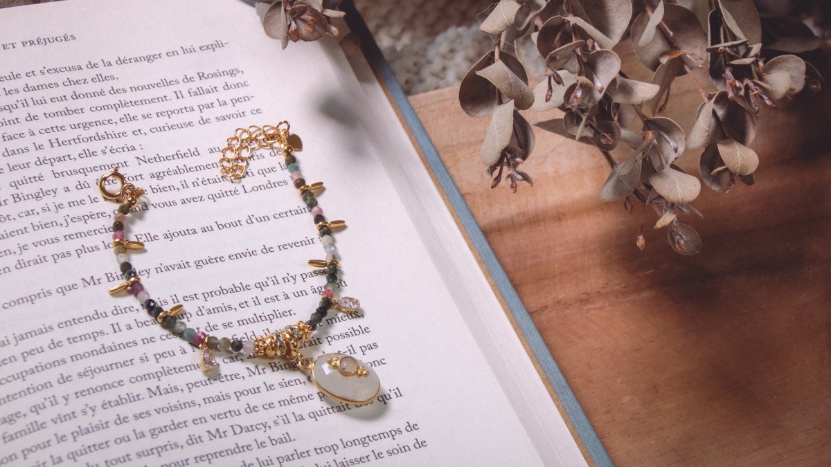 Schéma DIY Bracelet pierres gemmes tourmalines et breloques