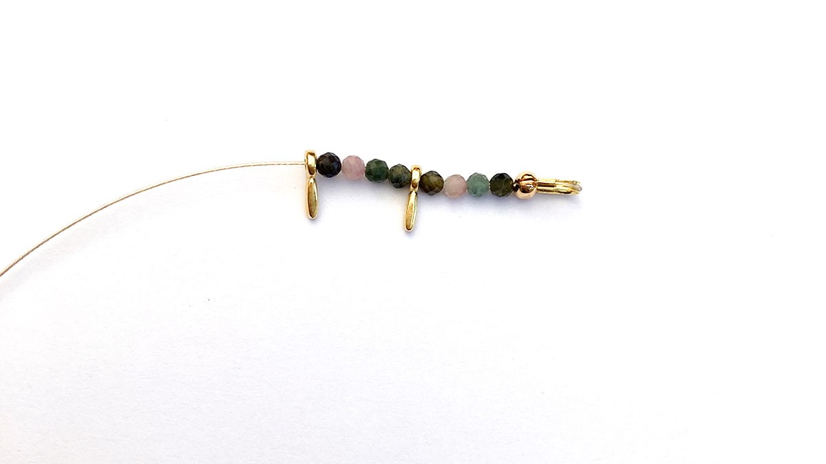 DIY Bracelet pierres gemmes tourmalines et breloques : Etape 3