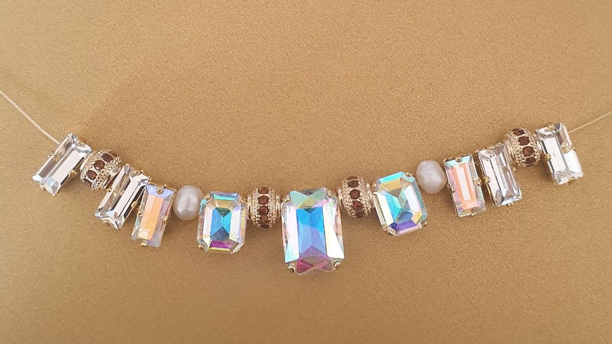 Collier de soirée pour femme avec cristaux Aurora : Etape 1