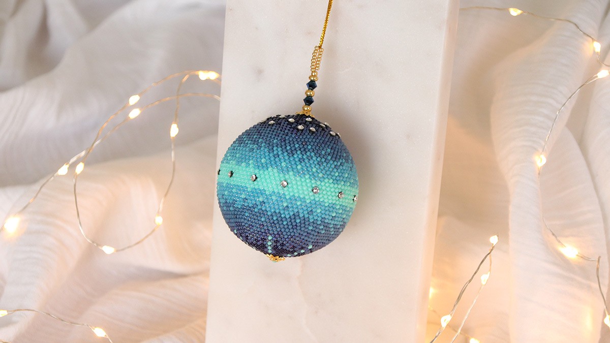 DIY Boule de Noël dégradé de perles en spirale au crochet