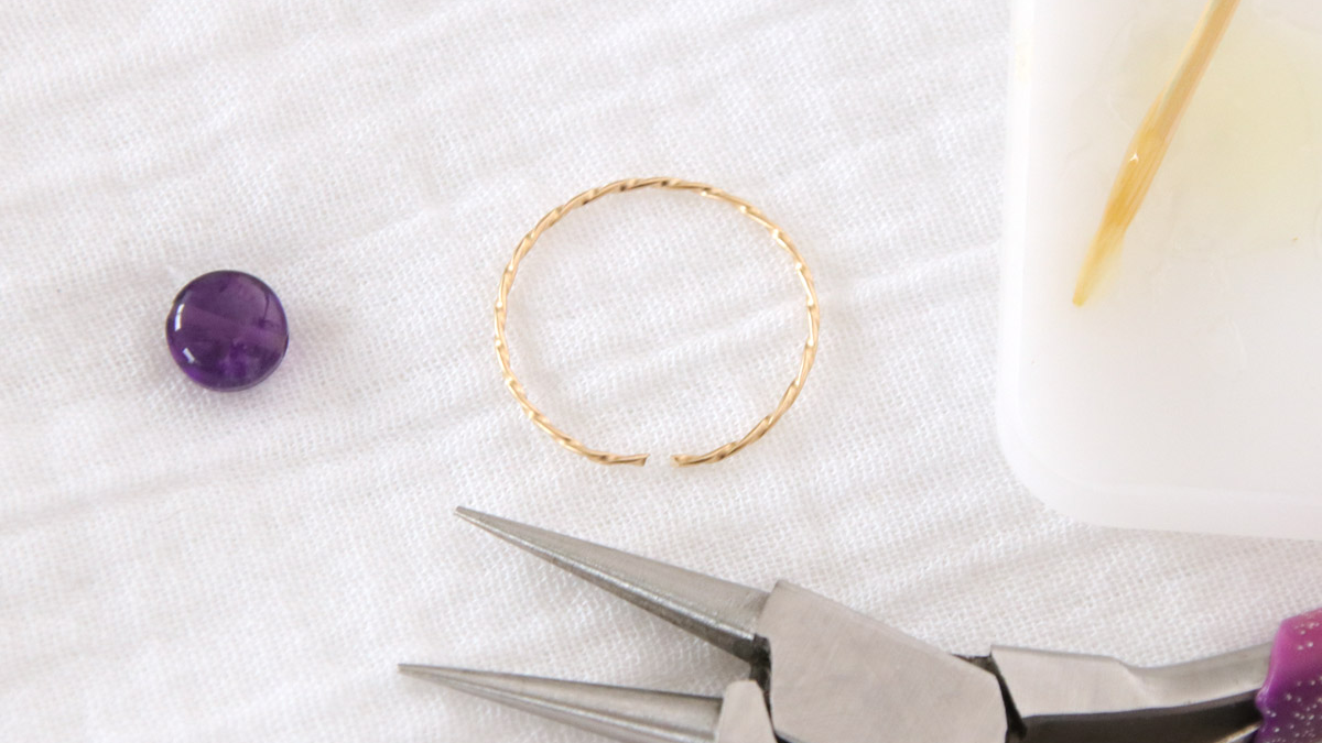 Tuto Bagues avec pierres naturelles et fil torsadé gold filled (or laminé) : Etape 2