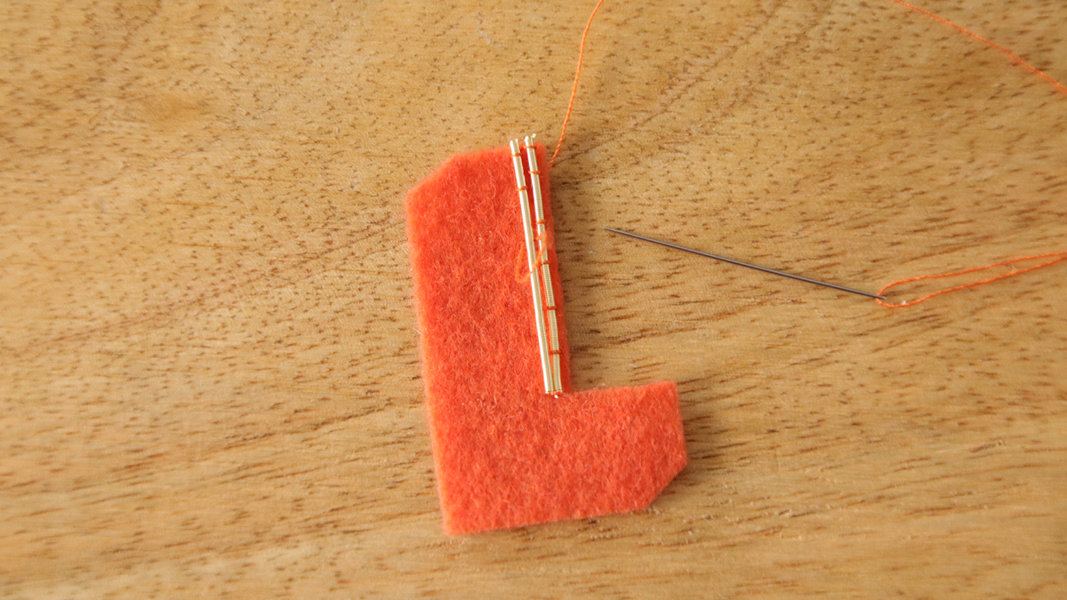 Tuto étiquette cadeau noël Lettre broderie Cannetille : Etape 4