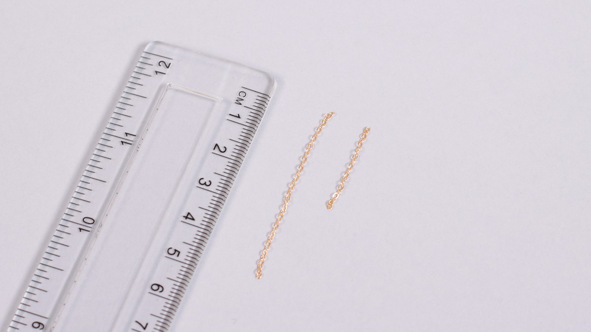 Tuto Boucles d'oreilles pendantes chaines dorées et coeurs PureCrystal : Etape 2