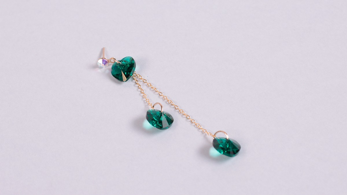 Tuto Boucles d'oreilles pendantes chaines dorées et coeurs PureCrystal : Etape 4