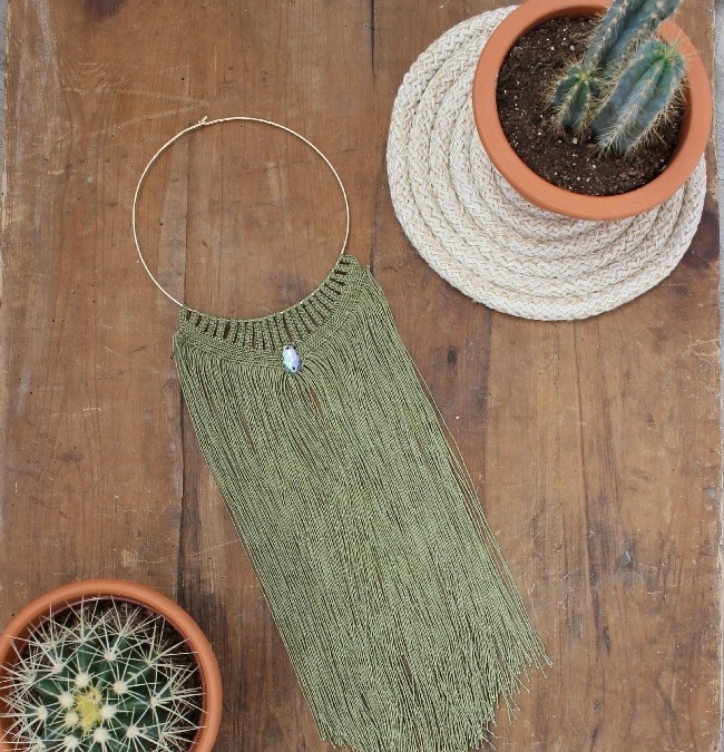 Collier en tissage macramé kaki avec fil nylon tressé : Etape 12