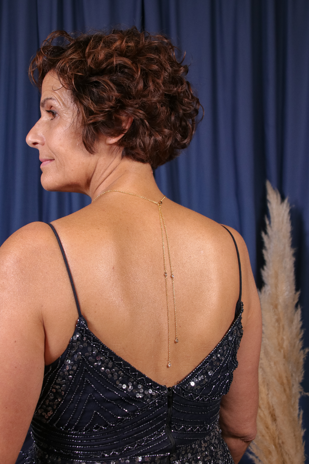 Schéma Collier de soirée ras de cou chaîne et cristaux Aurora