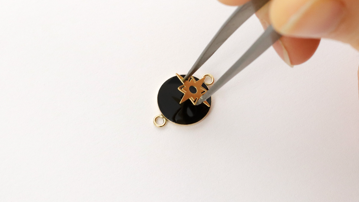 Tuto Bracelet jonc Gold Filled (or laminé) en résine noire opaque : Etape 3