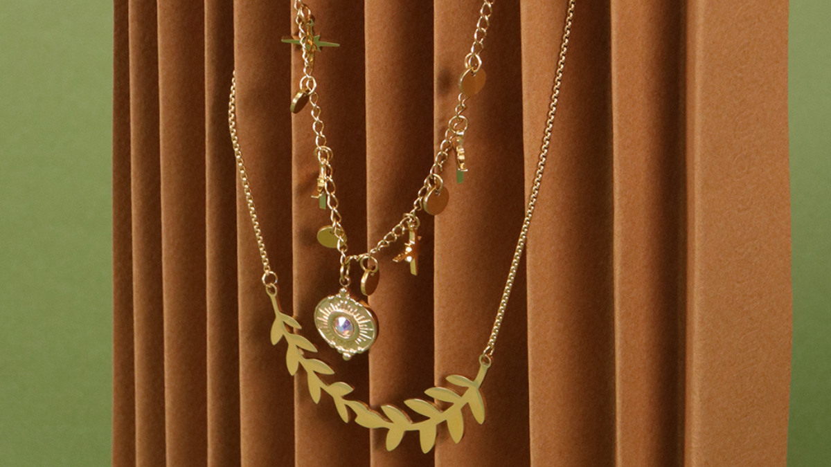 Schéma Deux Colliers en acier inox doré pendentif branche