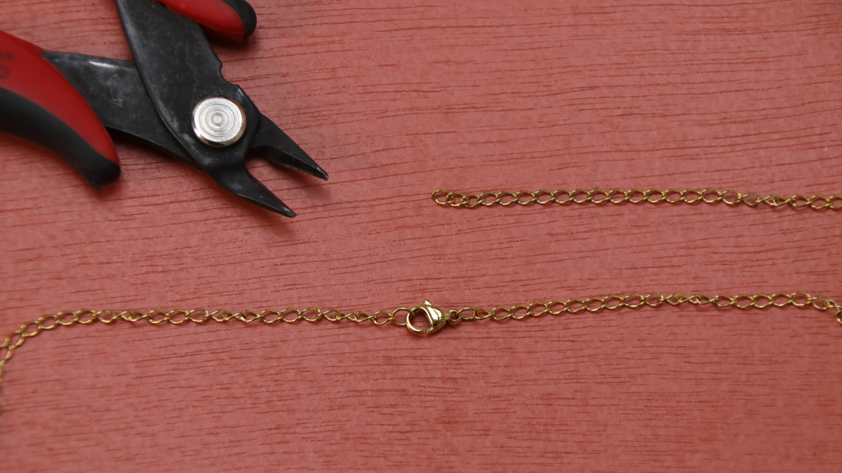 Deux Colliers en acier inox doré pendentif branche : Etape 2