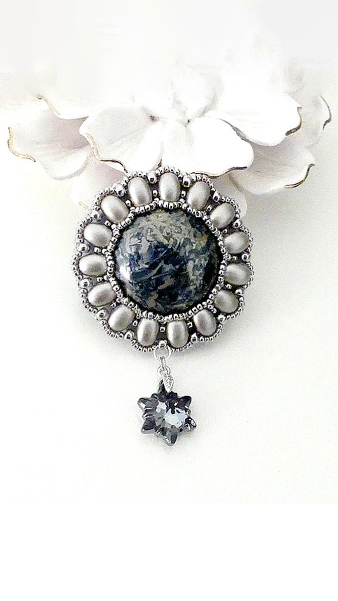 Schéma Tuto Broche Cathy avec perles Samos et cabochon Les perles par Puca®