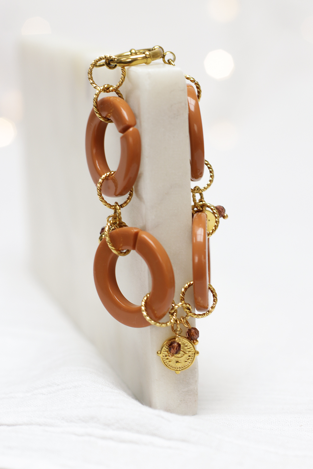 Schéma Bracelet gros maillons acier inox doré et acrylique