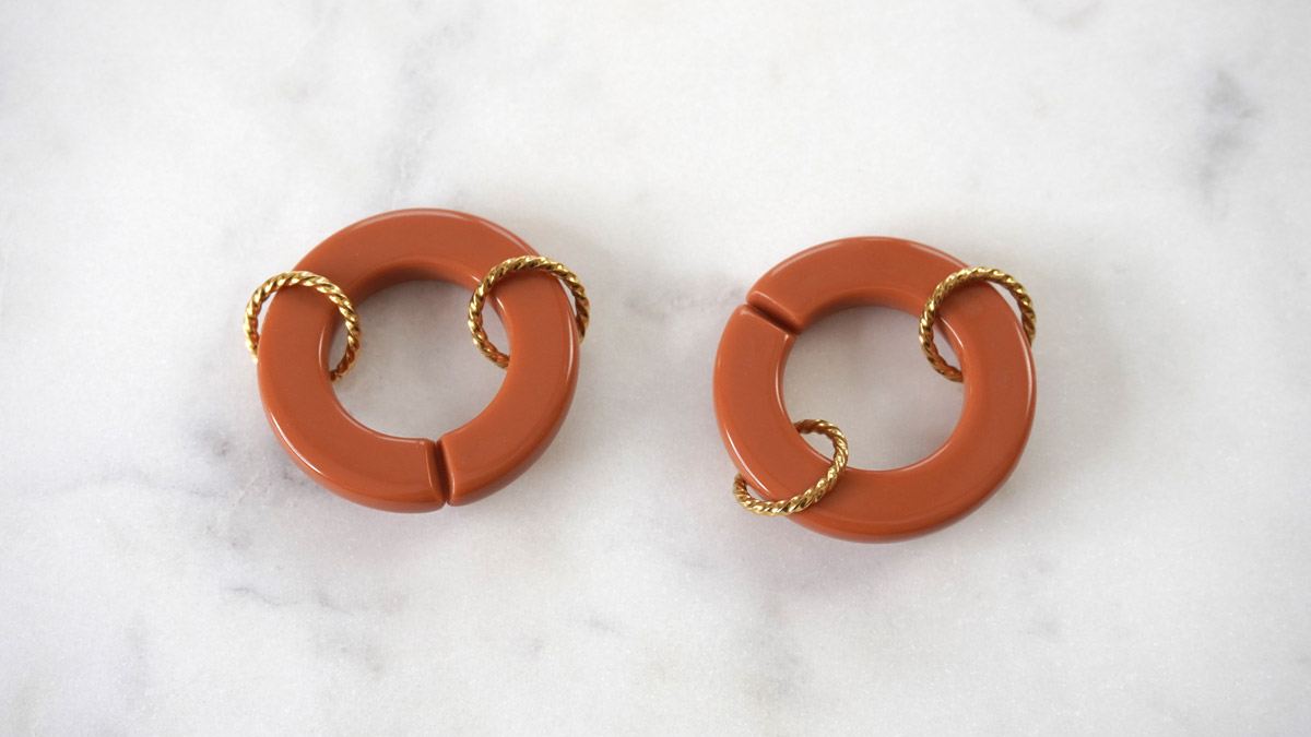 Bracelet gros maillons acier inox doré et acrylique : Etape 1