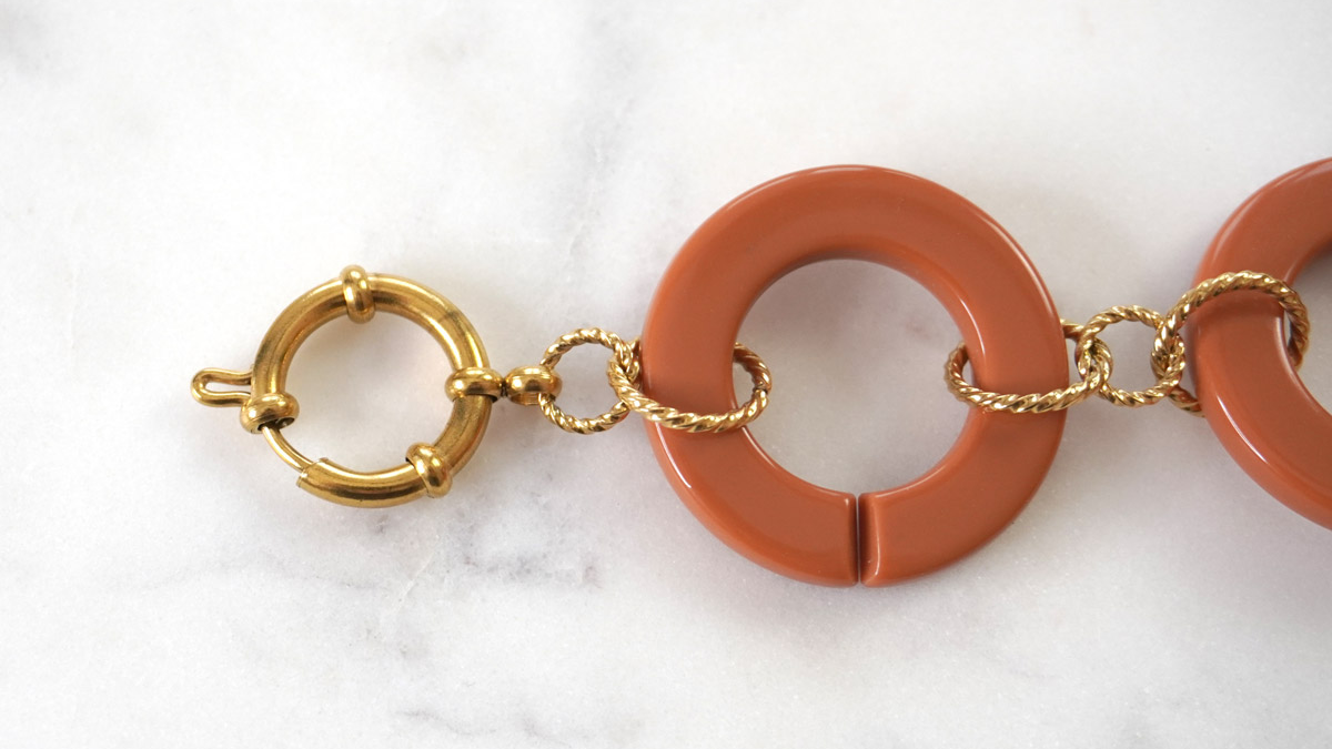 Bracelet gros maillons acier inox doré et acrylique : Etape 4