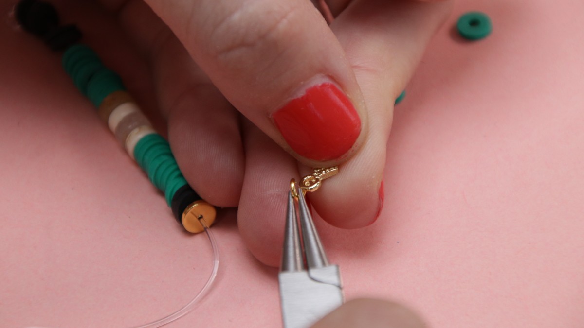 Bracelets élastiques rondelles heishi modèle Canopée : Etape 6