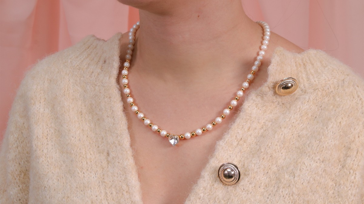 Schéma Collier coeur cristal élégant en perles nacrées