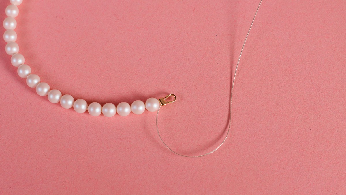 Collier coeur cristal élégant en perles nacrées : Etape 5