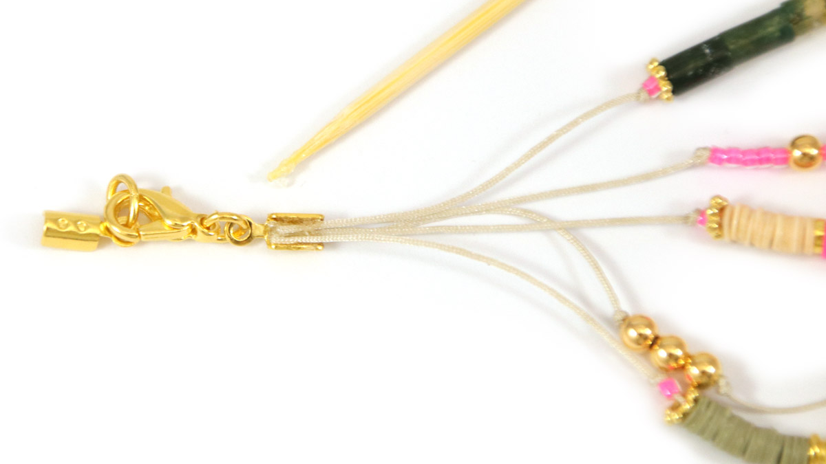 Tuto bracelets fins avec des perles heishi et des breloques : Etape 6