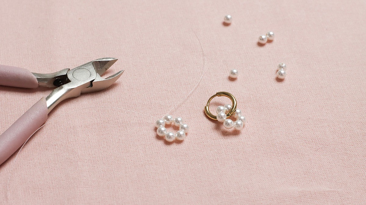 Boucles d'oreilles nacre et chaîne : Etape 2