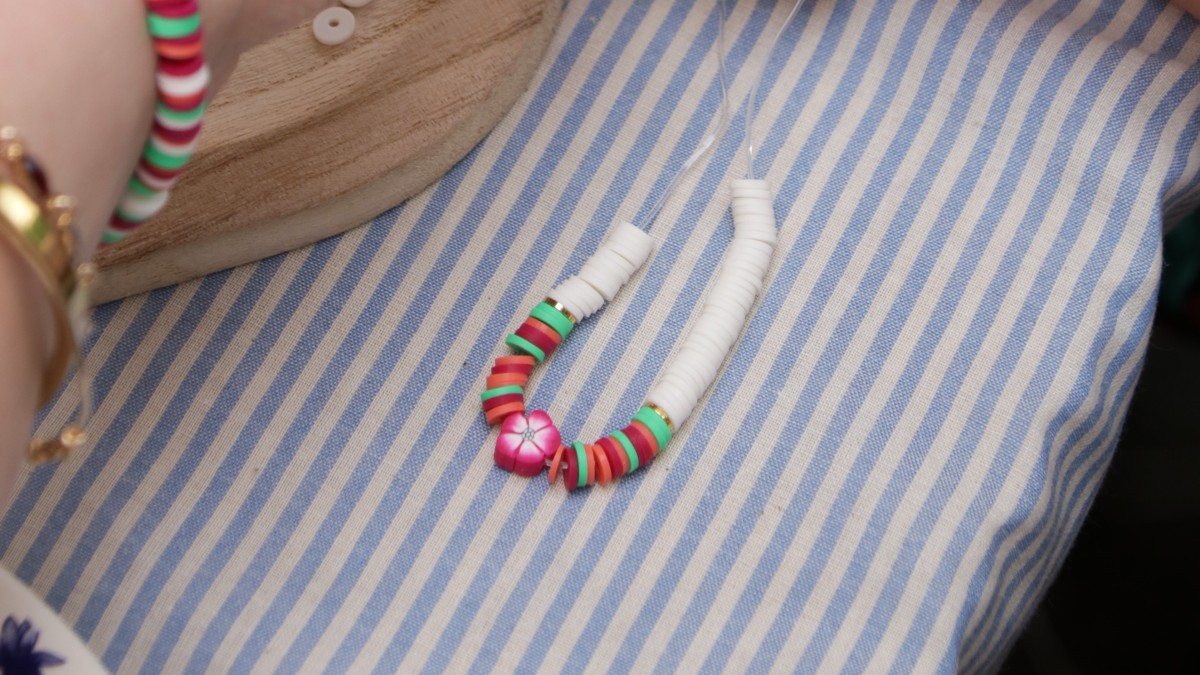 Bracelets élastiques rondelles heishi modèle Prairie : Etape 3