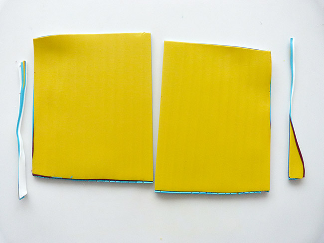 Collier en pâte polymère avec tampon mandala et pompons : Etape 2