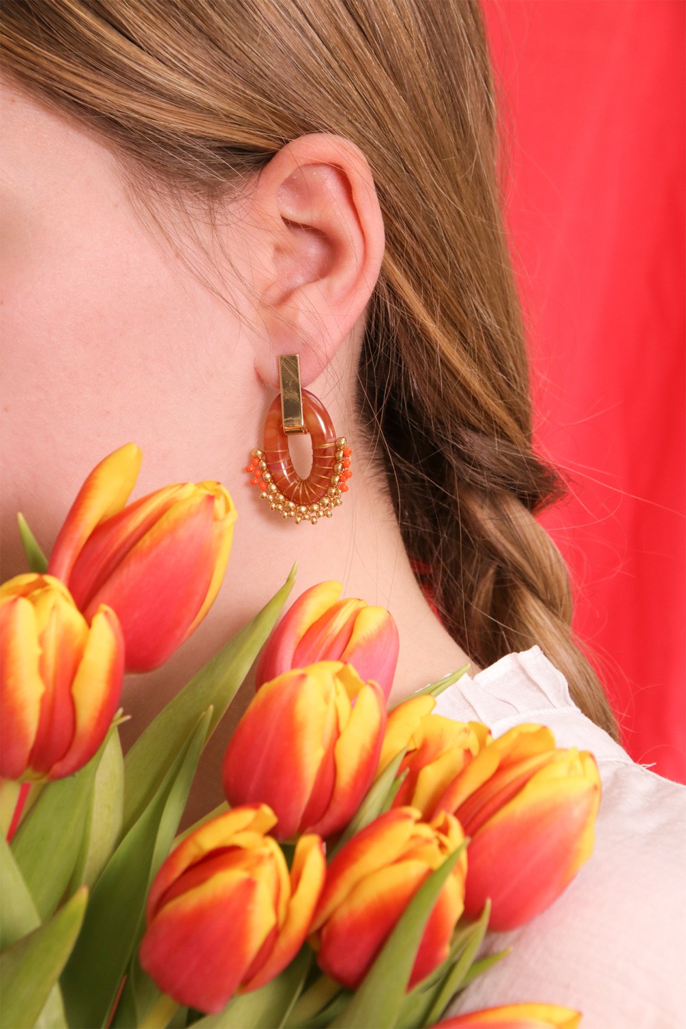 Boucles d'oreilles vintage en résine marbré et tissage de perles