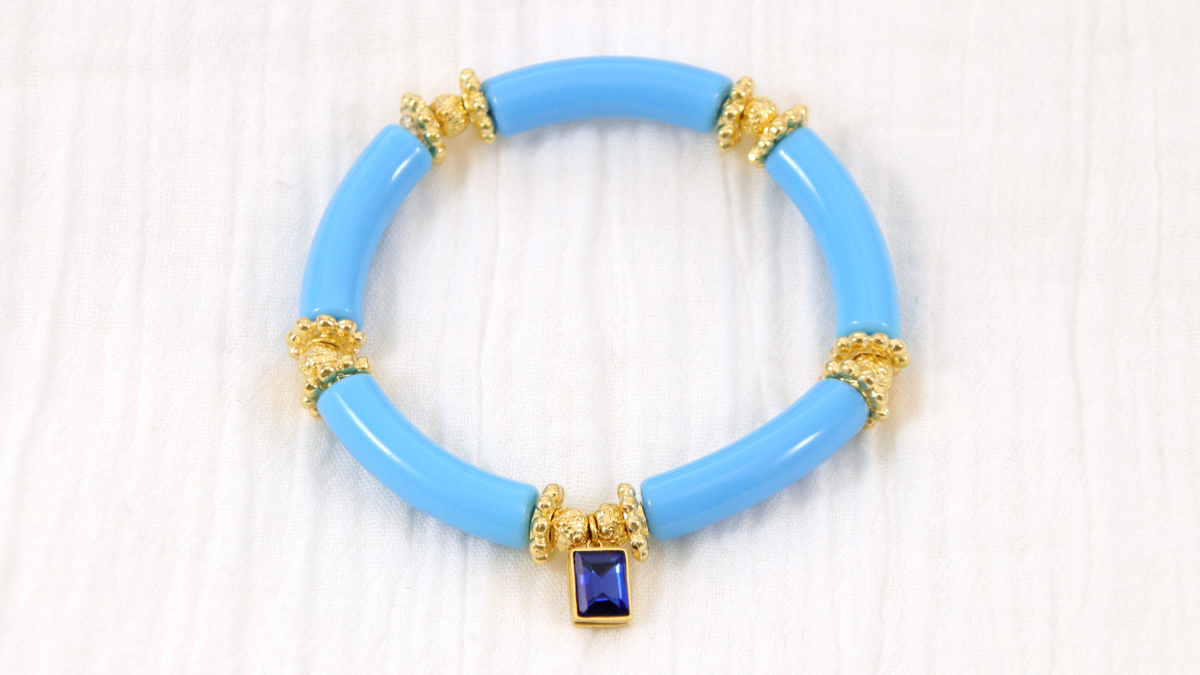 Tuto Duo de bracelets élastiques bleus avec charms coeur strass : Etape 1 Tuto Duo de bracelets élastiques bleus avec charms coeur strass : Etape 1