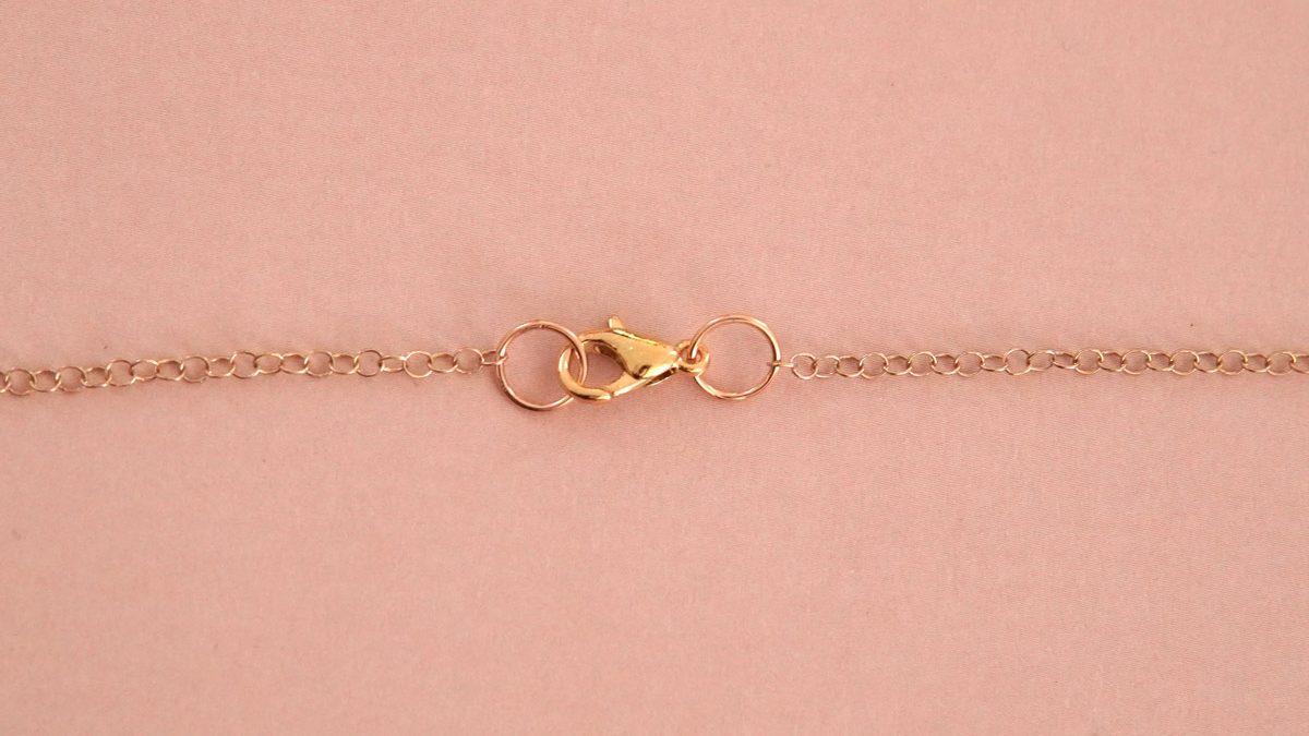 Collier long pendentif pétales de fleur rouges : Etape 4