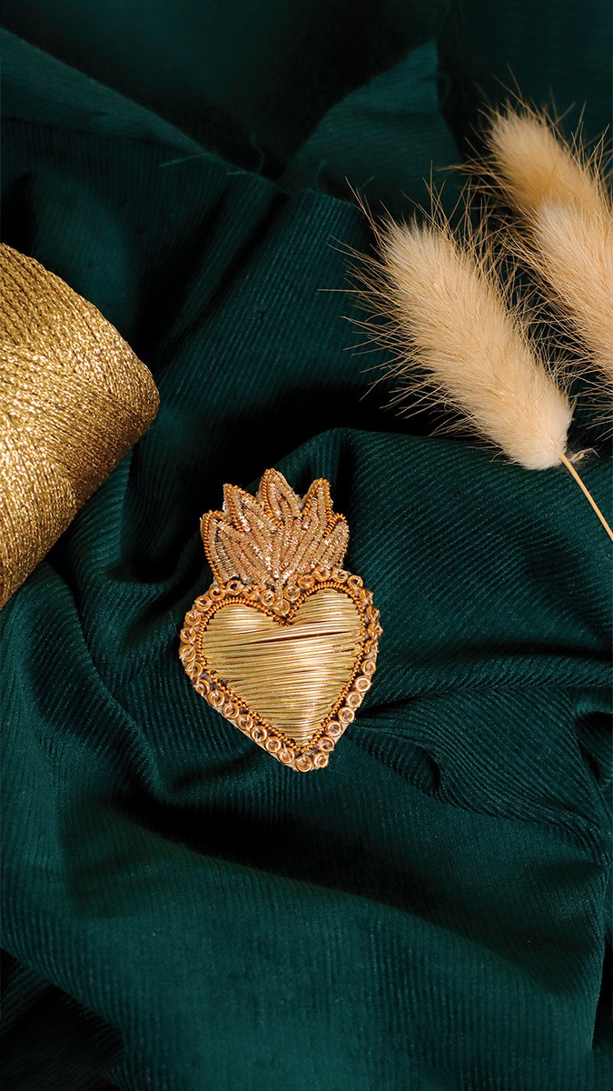 Schéma DIY broche brodée cannetille coeur ex-voto