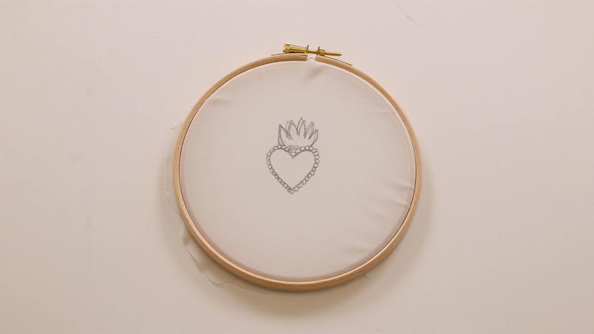 DIY broche brodée cannetille coeur ex-voto : Etape 1