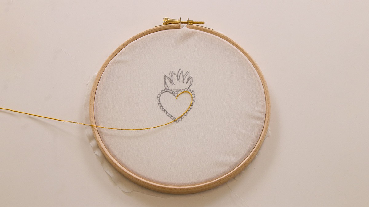 DIY broche brodée cannetille coeur ex-voto : Etape 2