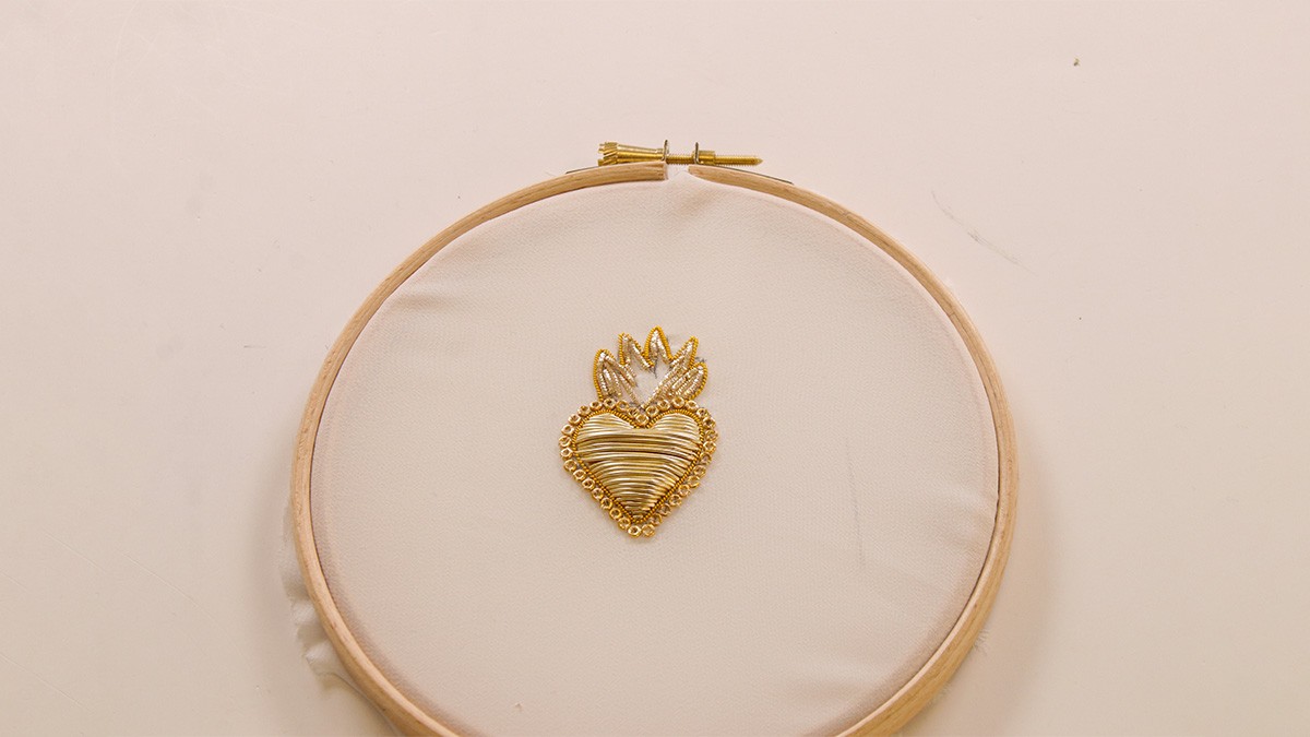 DIY broche brodée cannetille coeur ex-voto : Etape 7