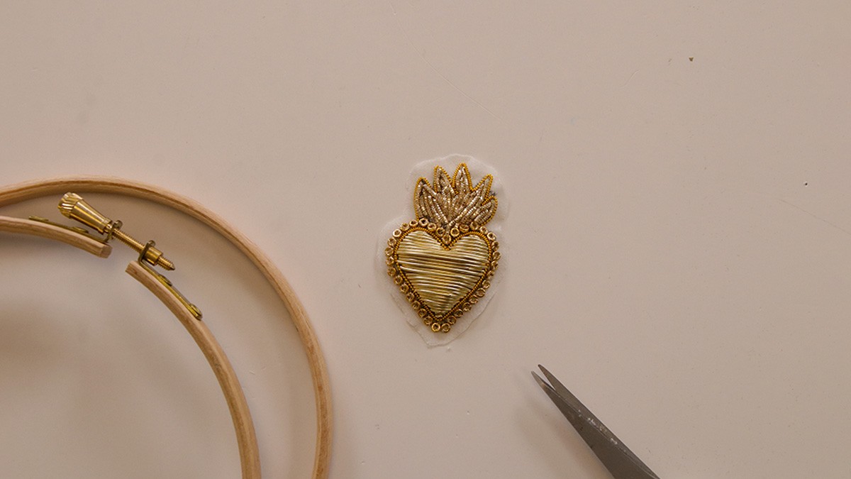 DIY broche brodée cannetille coeur ex-voto : Etape 8