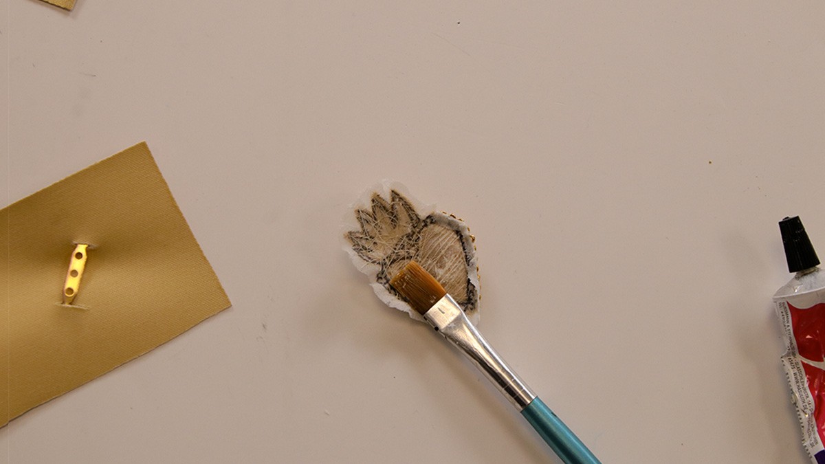 DIY broche brodée cannetille coeur ex-voto : Etape 10