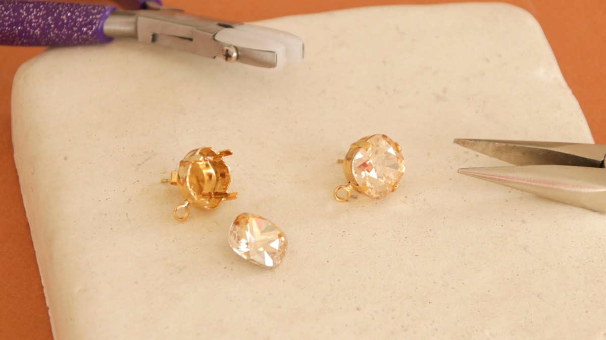 Boucles d'oreilles pendantes en cristaux sertis PureCrystal : Etape 1