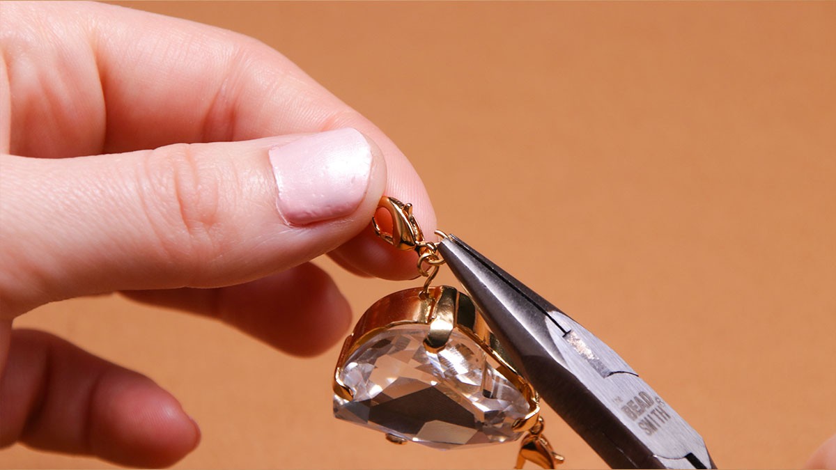 Collier pour chien DIY : Cordon en cuir et cristaux : Etape 10