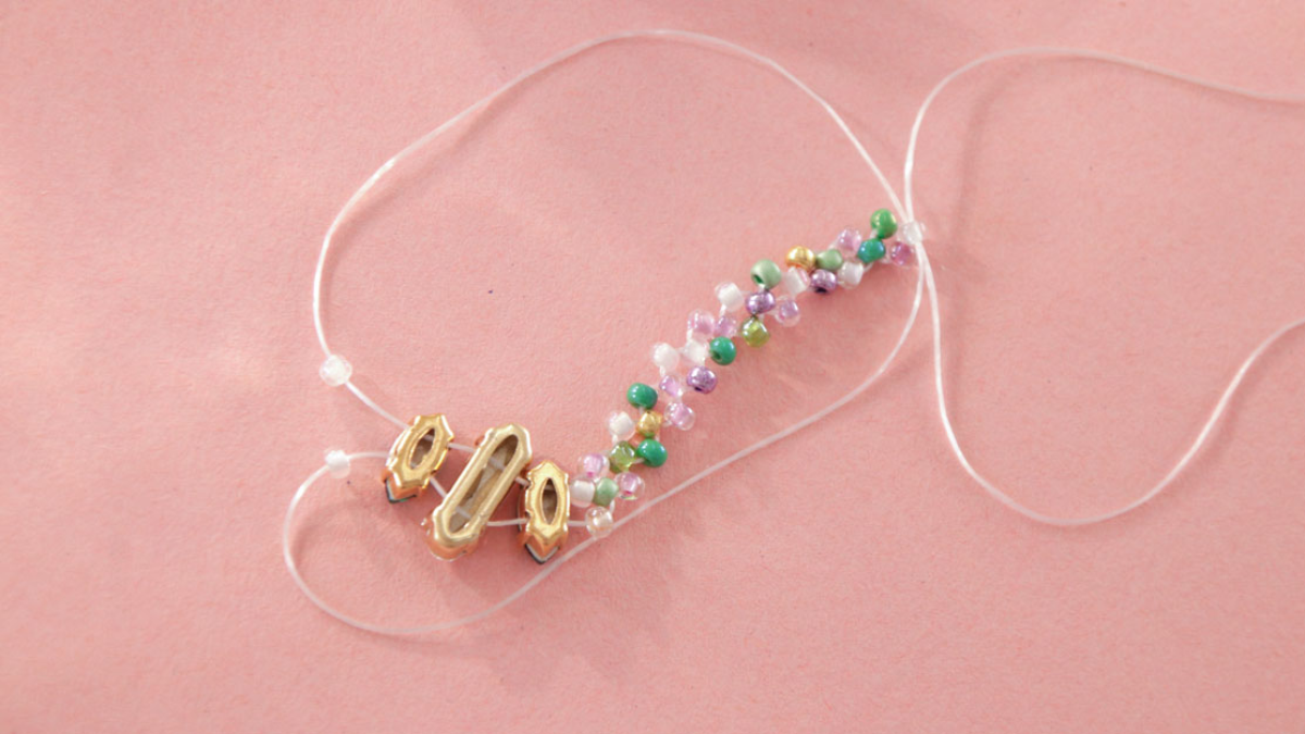 Bague élastique en cristal avec perles de rocailles : Etape 5