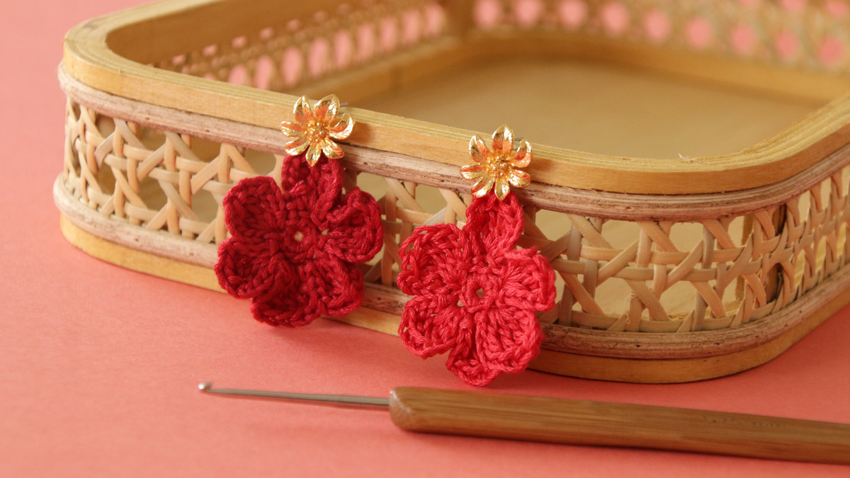 Schéma Tuto boucles d'oreilles fleurs au crochet rouges