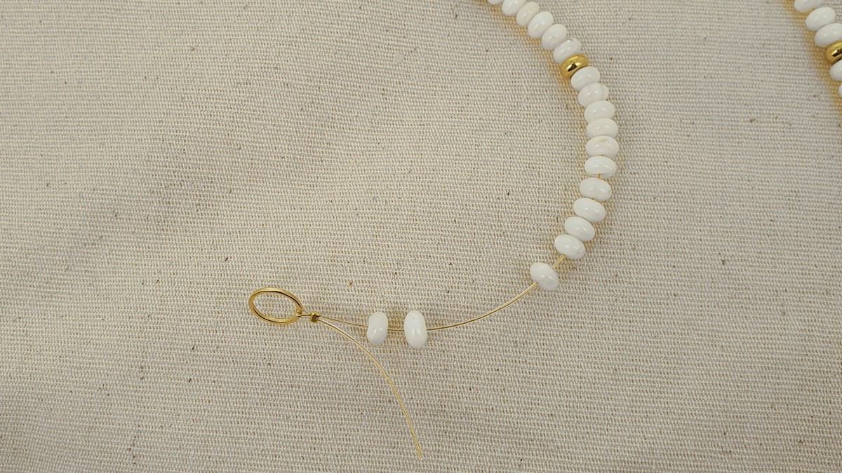 Collier acier inoxydable doré avec petites fleurs en Amazonite : Etape 1