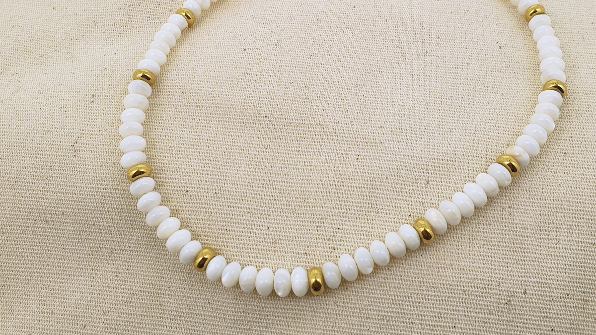 Collier acier inoxydable doré avec petites fleurs en Amazonite : Etape 2