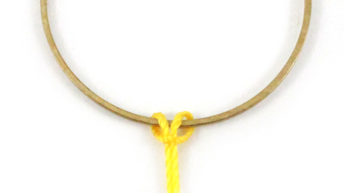 Boucles d'oreilles mix macramé et miyuki : Etape 1 Boucles d'oreilles mix macramé et miyuki : Etape 1