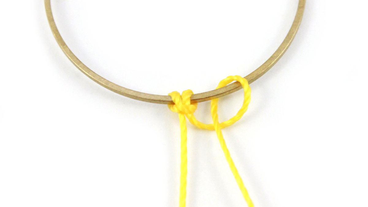 Boucles d'oreilles mix macramé et miyuki : Etape 2 Boucles d'oreilles mix macramé et miyuki : Etape 2