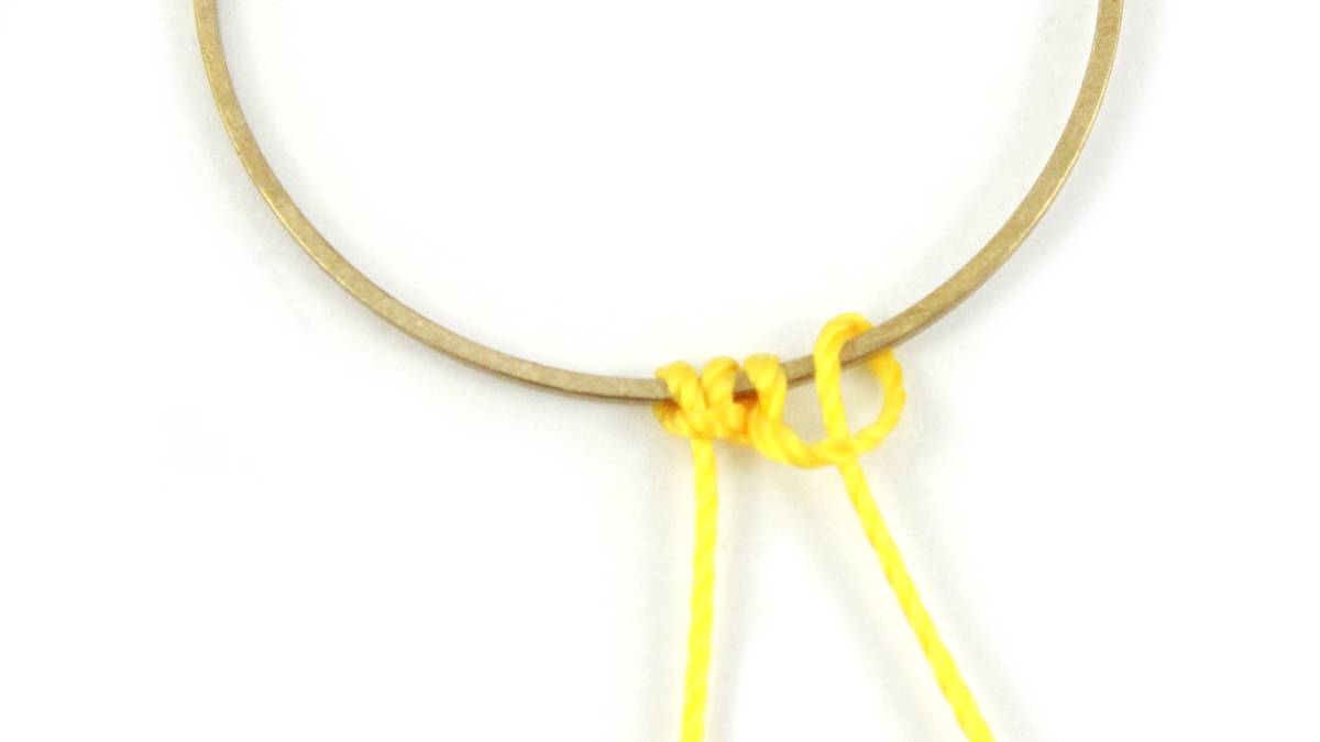 Boucles d'oreilles mix macramé et miyuki : Etape 3 Boucles d'oreilles mix macramé et miyuki : Etape 3