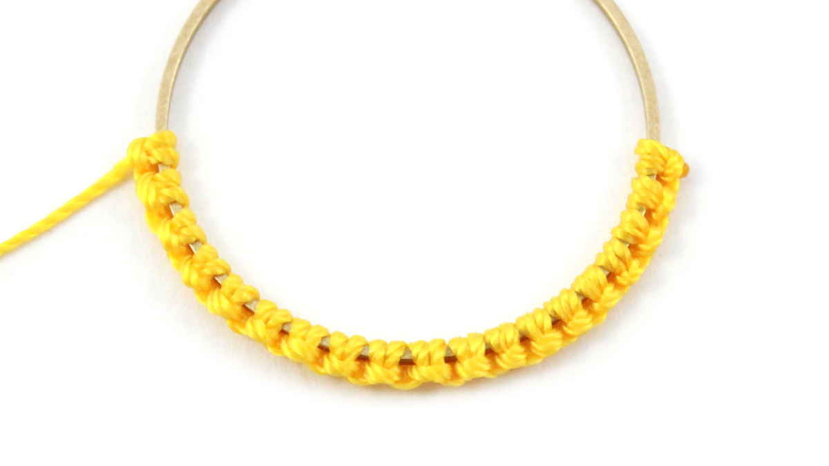 Boucles d'oreilles mix macramé et miyuki : Etape 4 Boucles d'oreilles mix macramé et miyuki : Etape 4