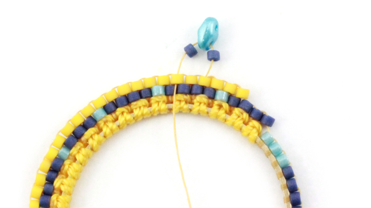 Boucles d'oreilles mix macramé et miyuki : Etape 9 Boucles d'oreilles mix macramé et miyuki : Etape 9