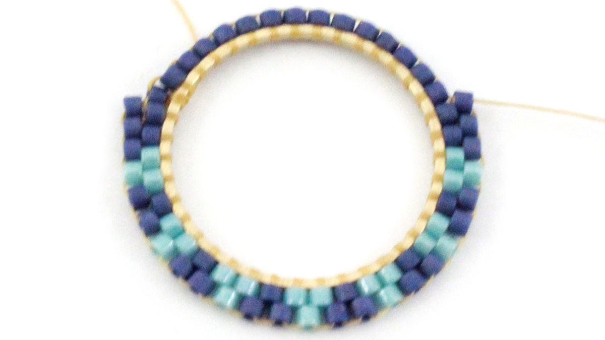 Boucles d'oreilles mix macramé et miyuki : Etape 12 Boucles d'oreilles mix macramé et miyuki : Etape 12