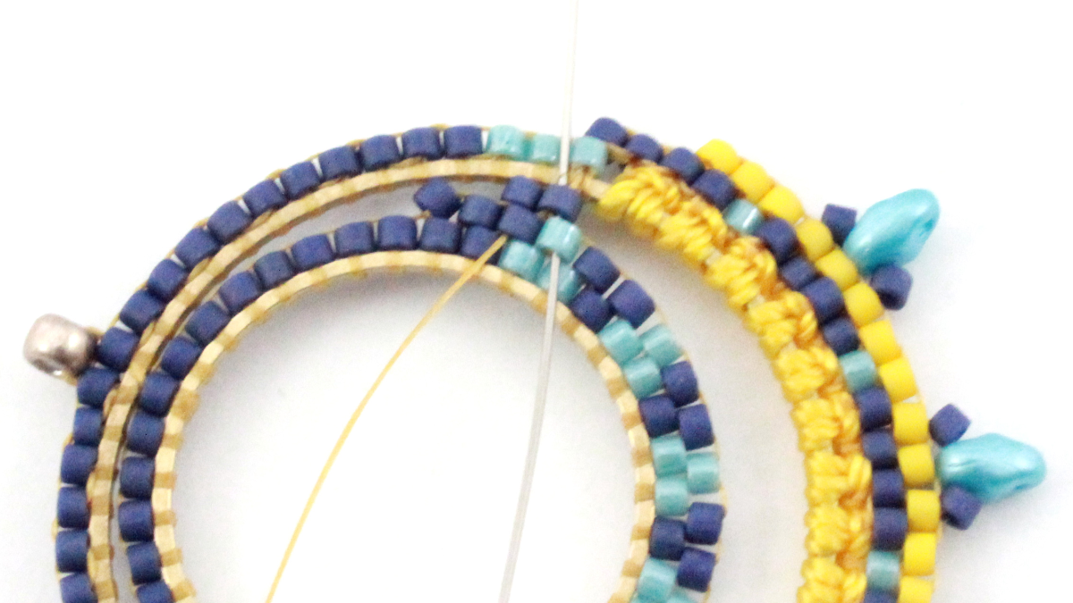 Boucles d'oreilles mix macramé et miyuki : Etape 14 Boucles d'oreilles mix macramé et miyuki : Etape 14