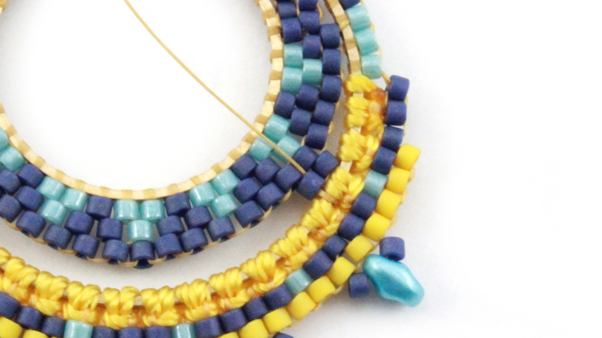 Boucles d'oreilles mix macramé et miyuki : Etape 16 Boucles d'oreilles mix macramé et miyuki : Etape 16